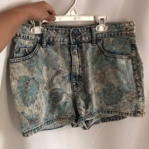 BDG Patterned shorts